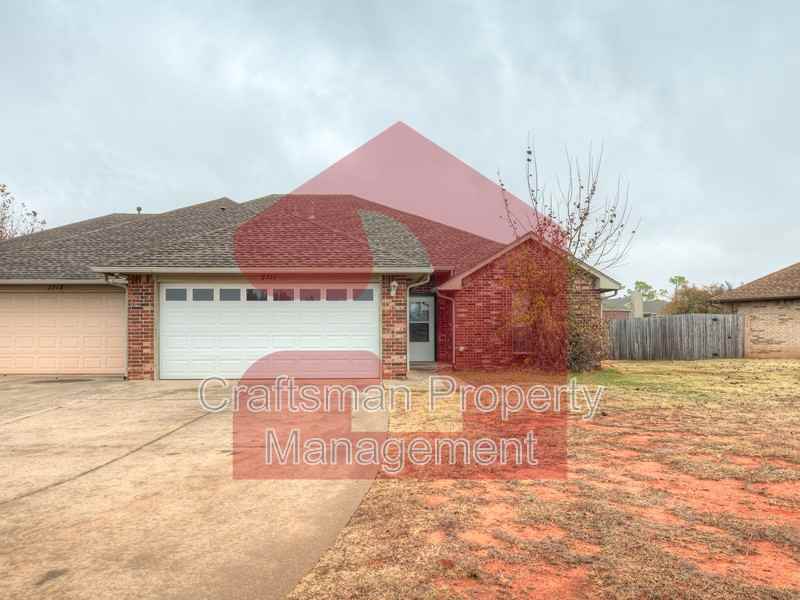 2711 Silvertree Dr - Photo 2 of 50