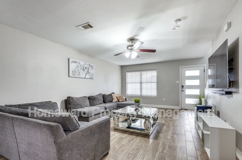 5203 Chippewa Dr - Photo 3 of 13