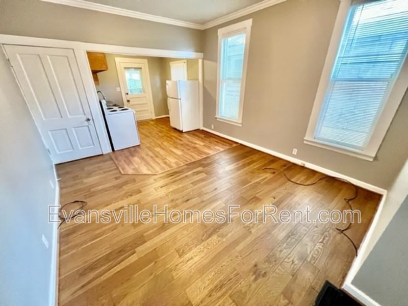 214 N Barker Ave - Photo 3 of 7