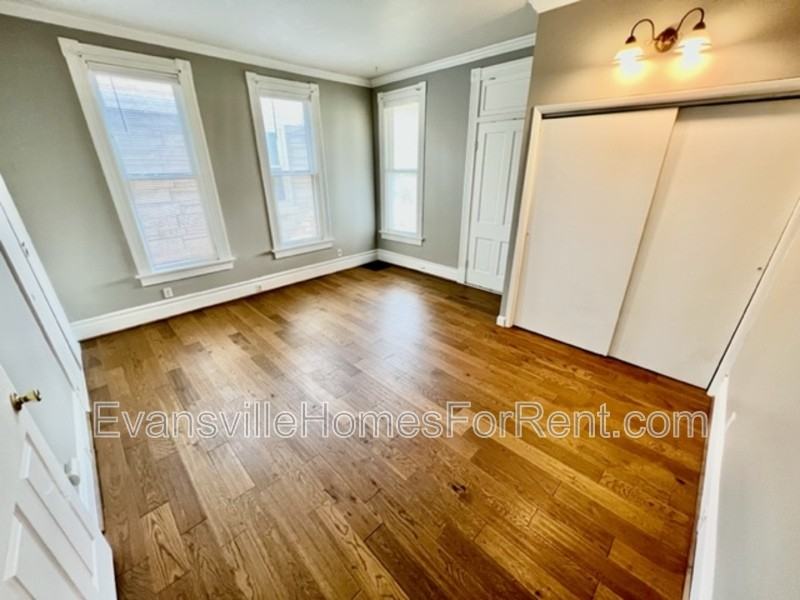 214 N Barker Ave - Photo 6 of 7