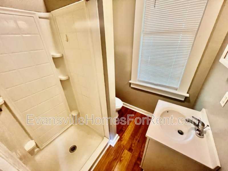 214 N Barker Ave - Photo 7 of 7