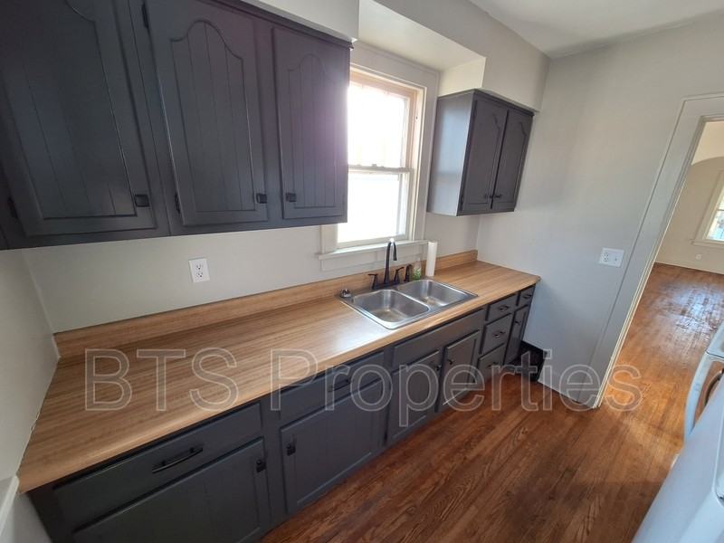 112 Arnold Ave - Photo 2 of 22