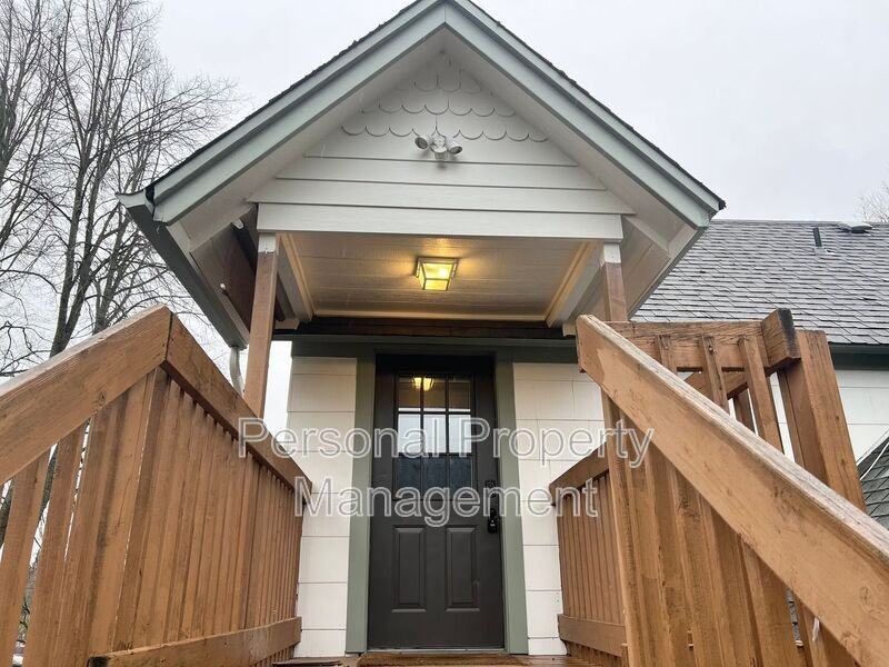 409 W Mcloughlin Blvd #2 - Photo 2 of 11