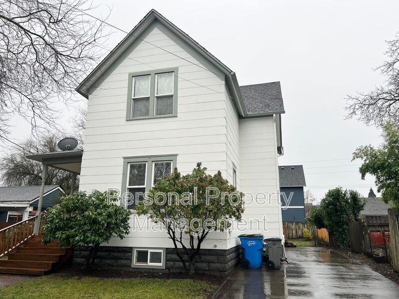 409 W Mcloughlin Blvd #2 - Photo 4 of 11