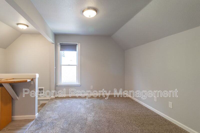 409 W Mcloughlin Blvd #2 - Photo 5 of 11