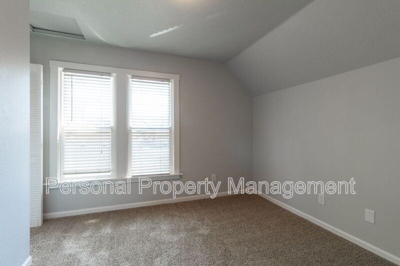 409 W Mcloughlin Blvd #2 - Photo 7 of 11
