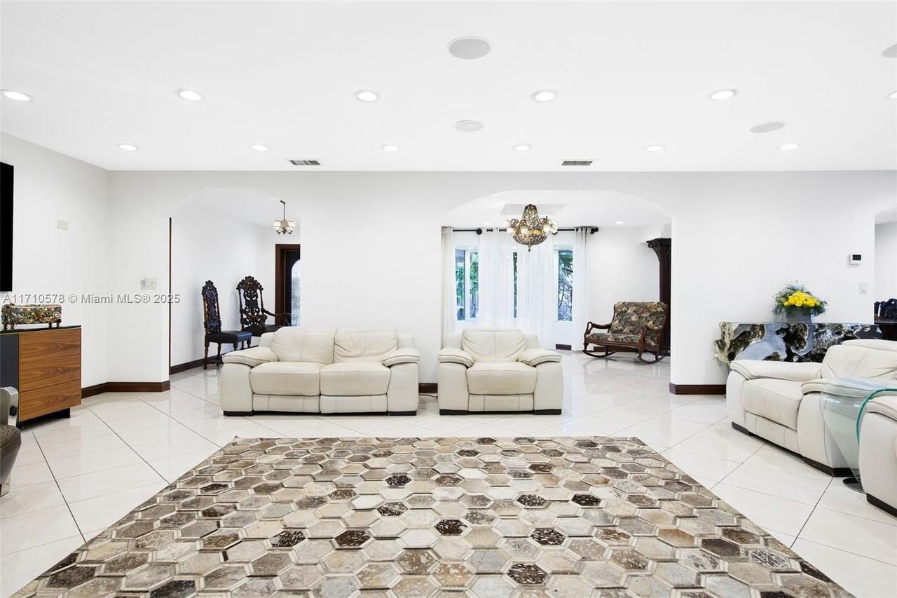 1229 Coral Ln - Photo 2 of 23