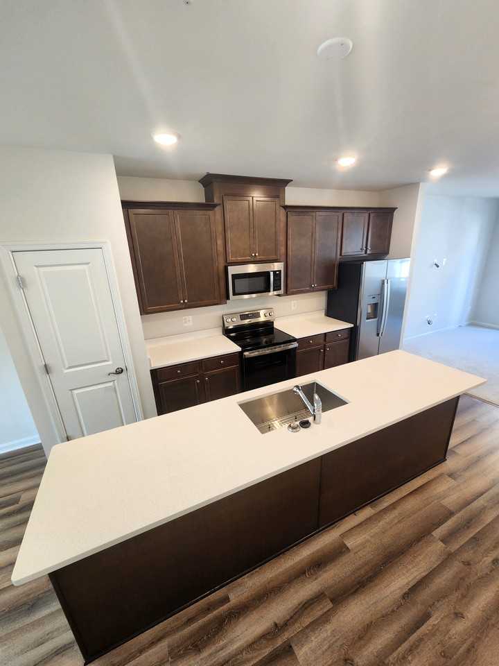 5929 Northwest Dr - Photo 5 of 39