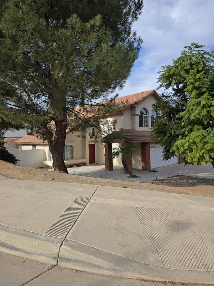 22817 Windwood Ln - Photo 2 of 50