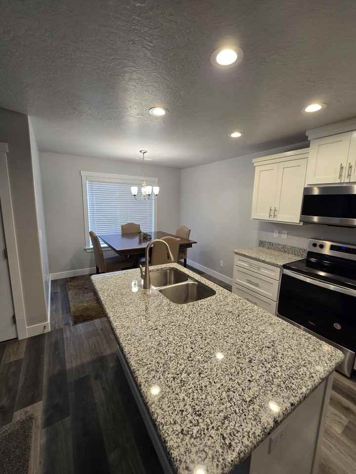 2048 Ne - Photo 3 of 13