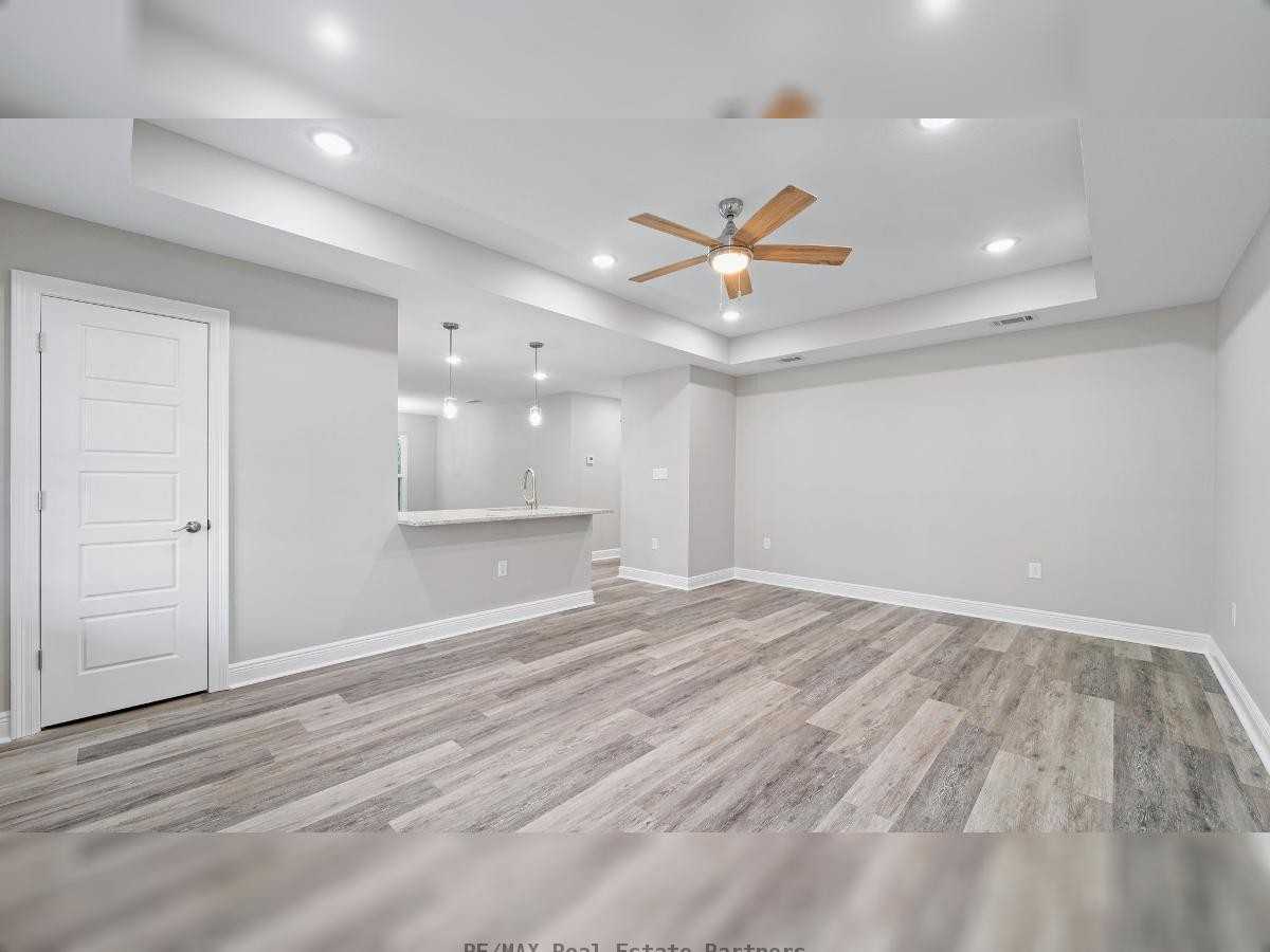 14 Bellamy Ln - Photo 3 of 23