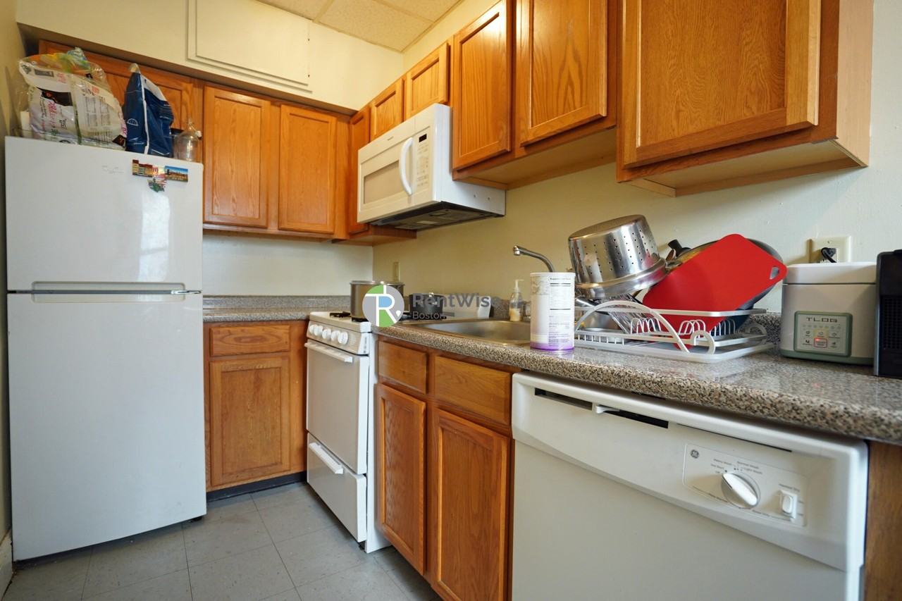 224 Kelton St #2 - Photo 5 of 16