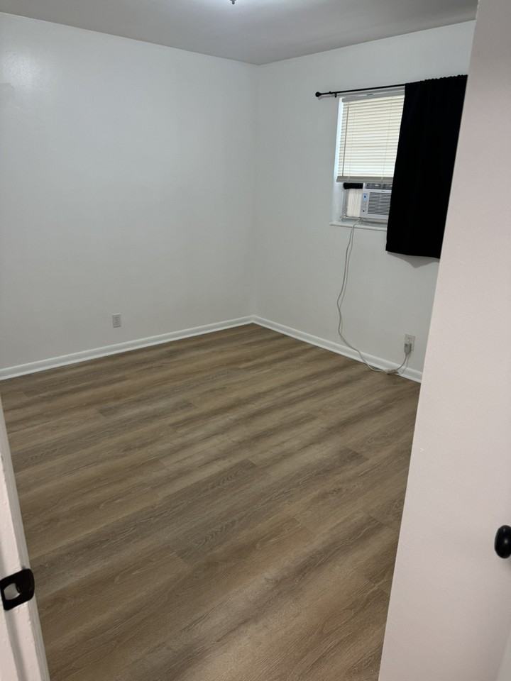 171 S Broadway St - Photo 6 of 17