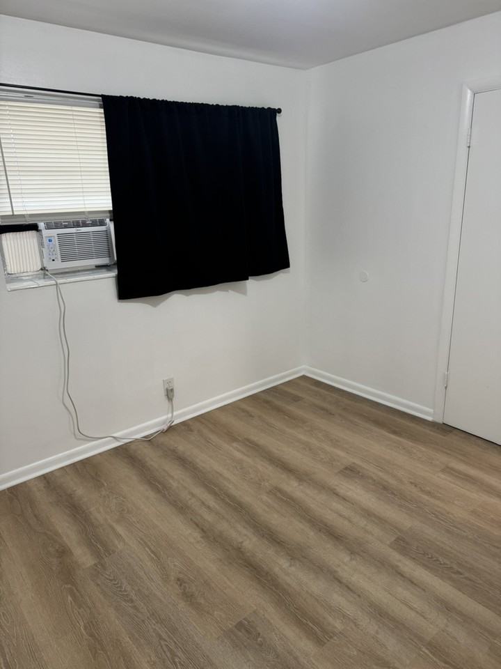 171 S Broadway St - Photo 4 of 17