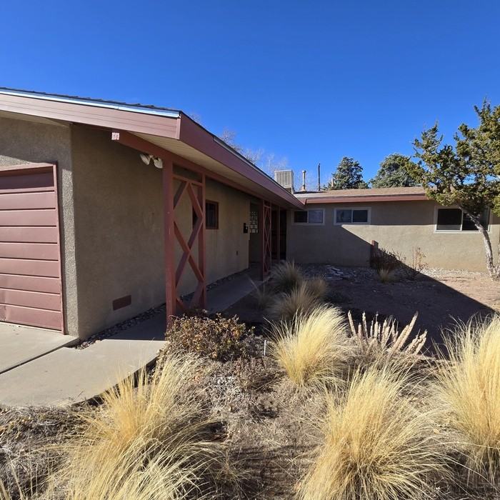 1301 Indiana St Ne - Photo 2 of 20