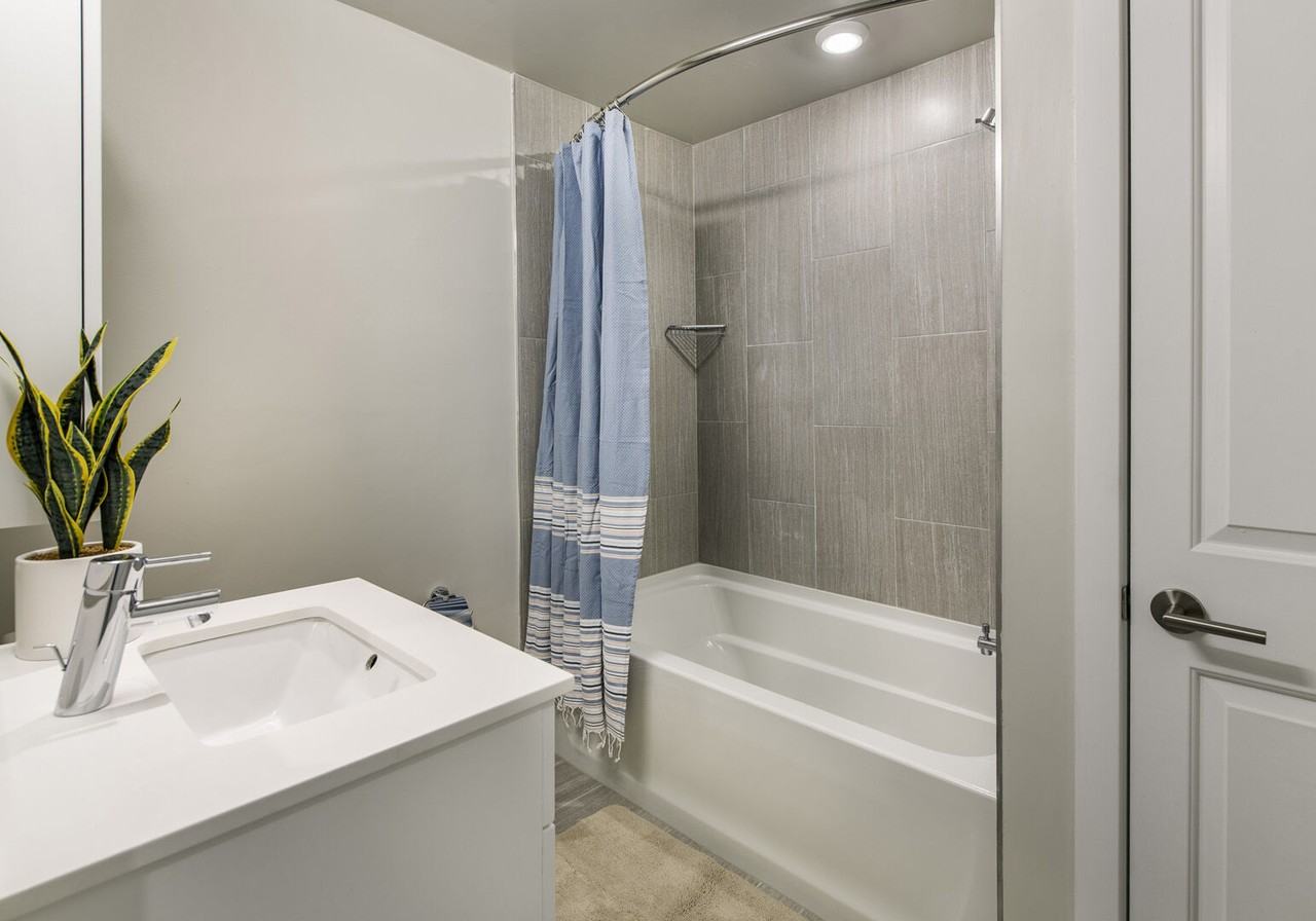 Hampton Gardens - Photo 5 of 16