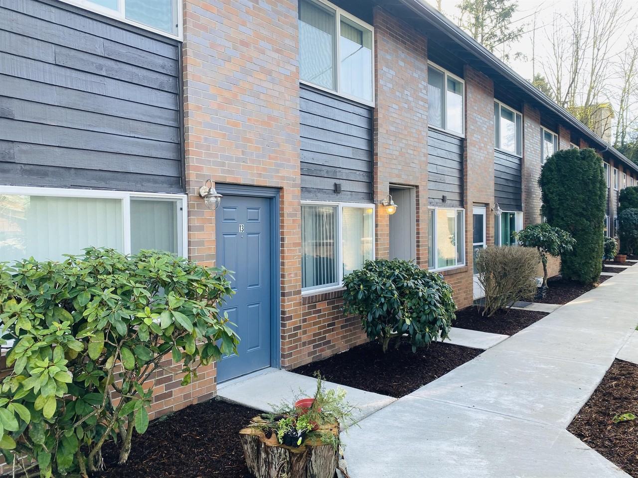 906 East 4th Street - Photo 3 of 26