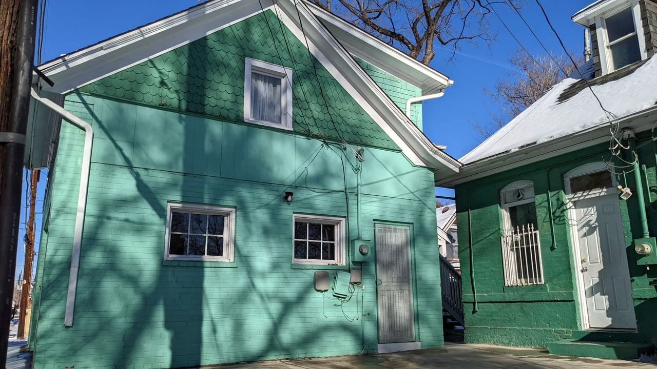 2407 Federal Blvd - Photo 3 of 14