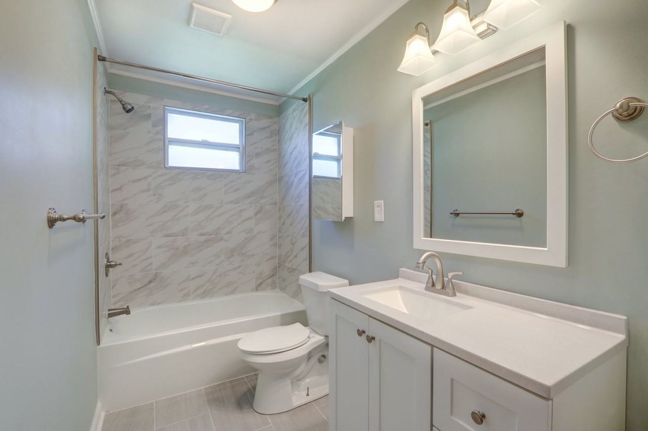 759 E Anderson St - Photo 3 of 33