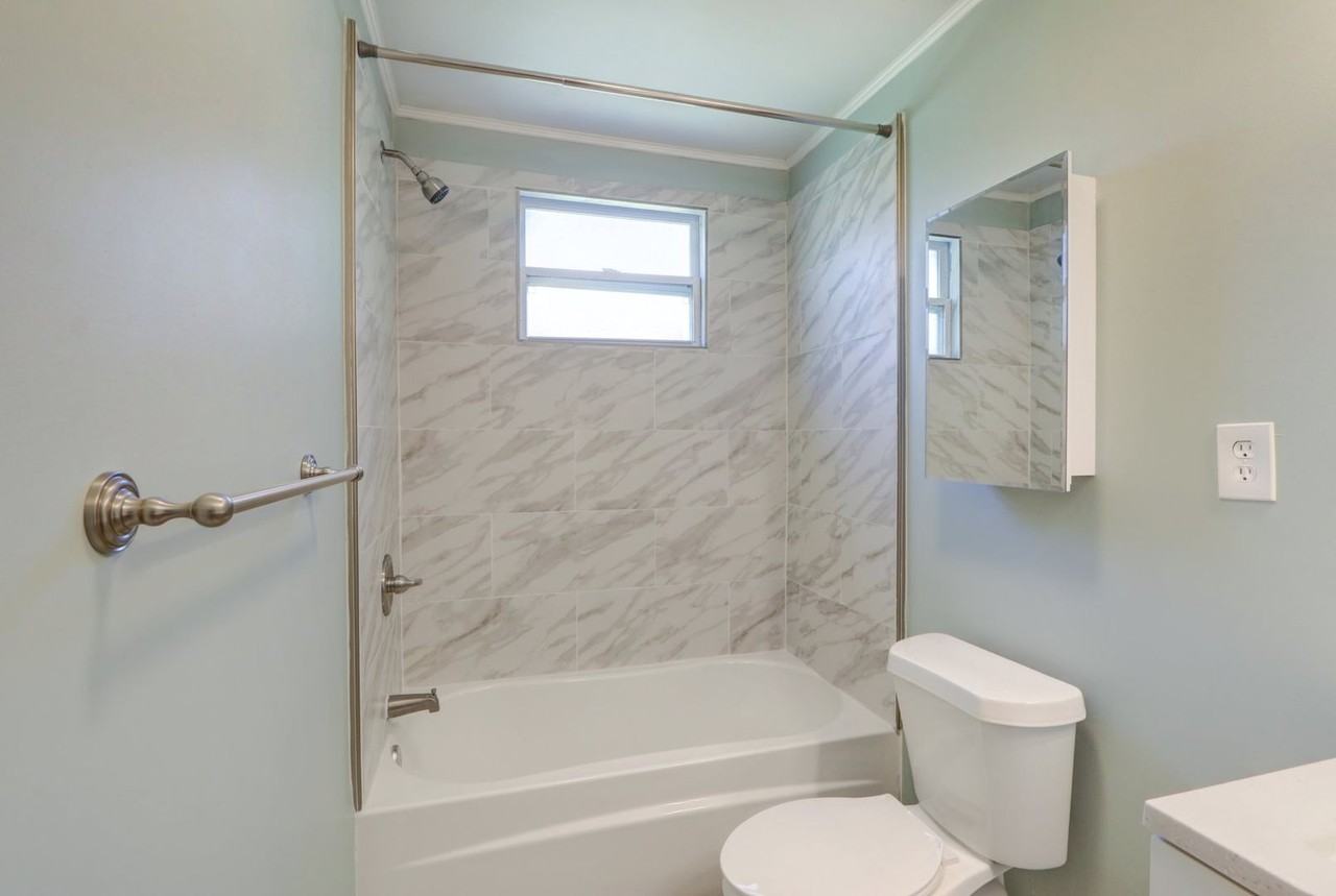 759 E Anderson St - Photo 4 of 33