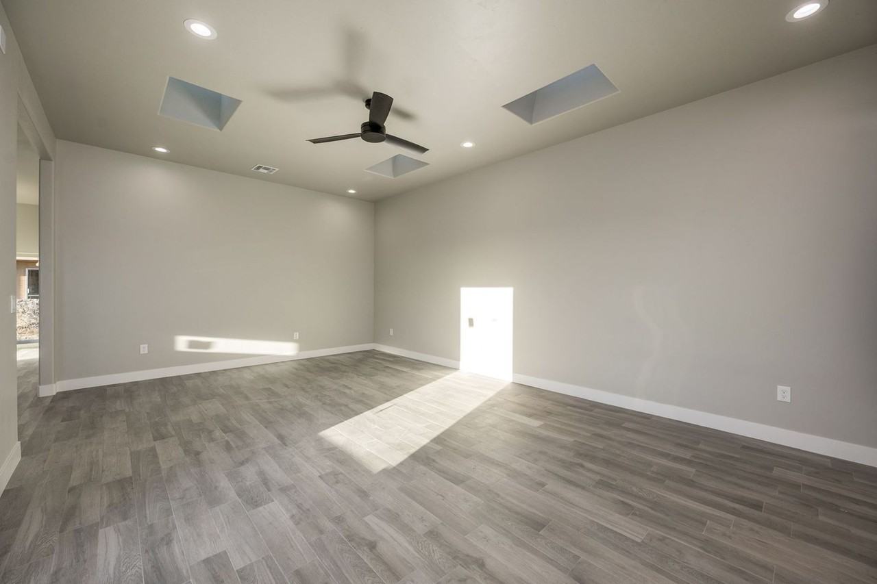 2920 Fairway Dr - Photo 2 of 25