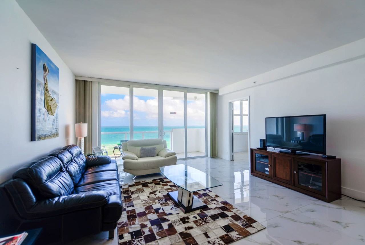 5601 Collins Ave #1022559P - Photo 2 of 14