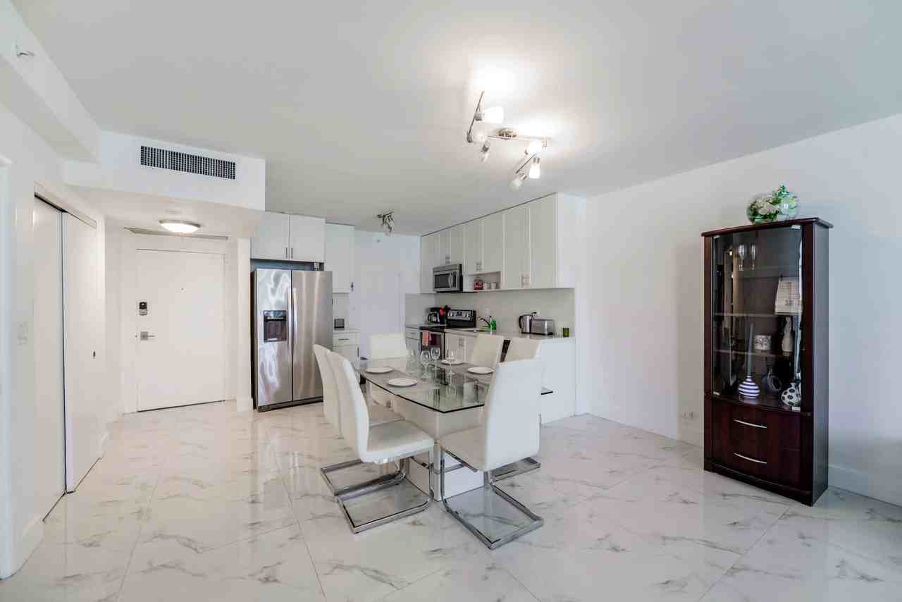 5601 Collins Ave #1022559P - Photo 6 of 14