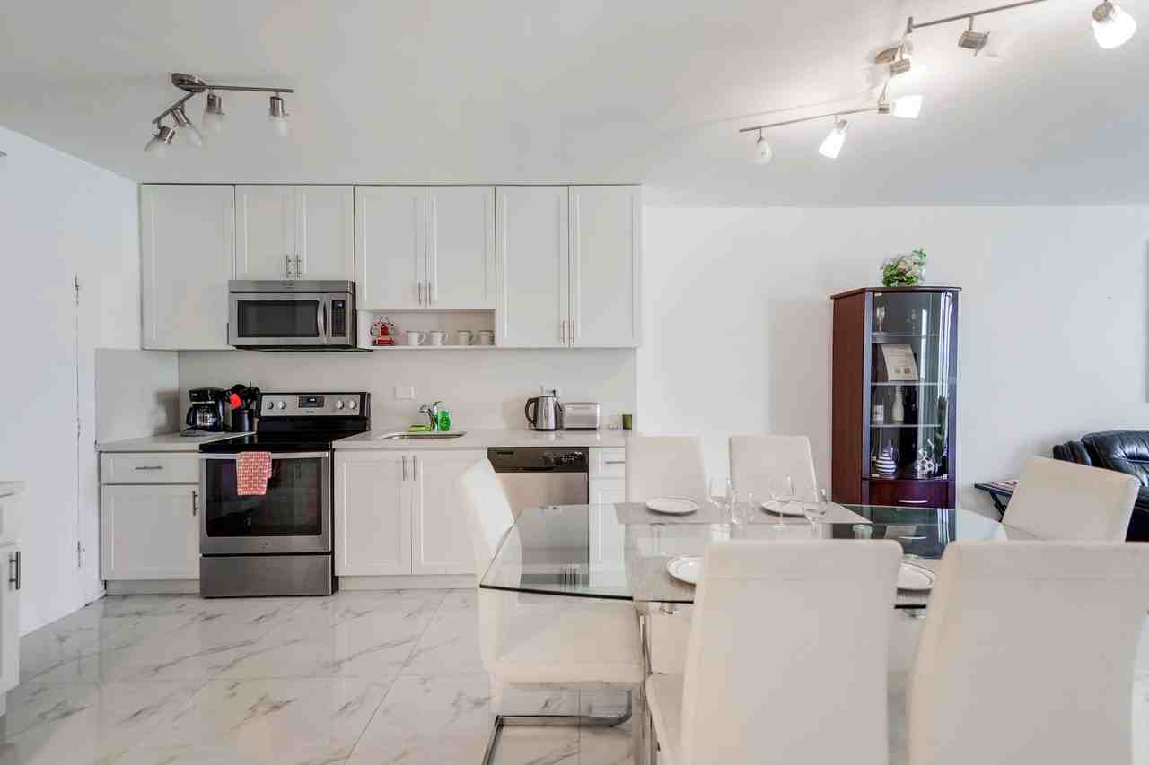 5601 Collins Ave #1022559P - Photo 7 of 14