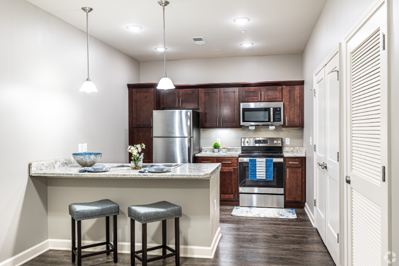 802 N Main St - Photo 4 of 23