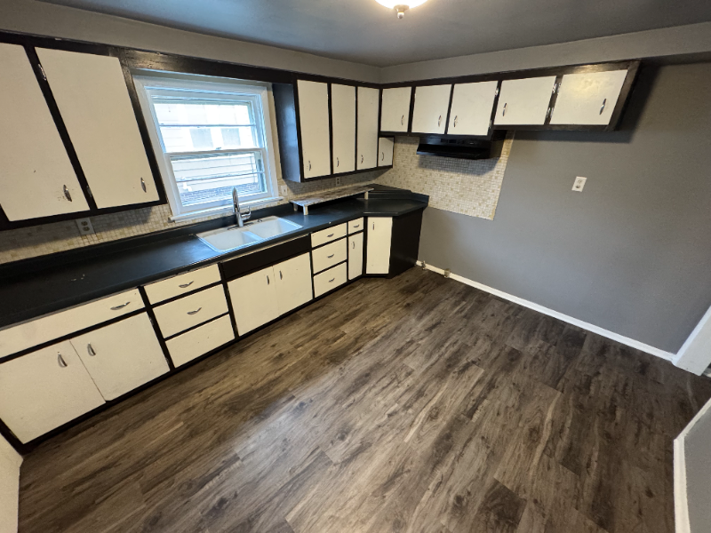 1235 Bluff Ave - Photo 2 of 8