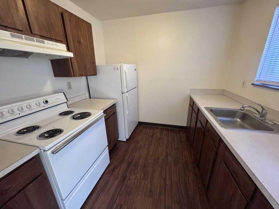 550 S 28th St - Photo 5 of 7