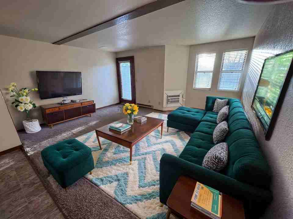 608 N 30th St - Photo 2 of 6