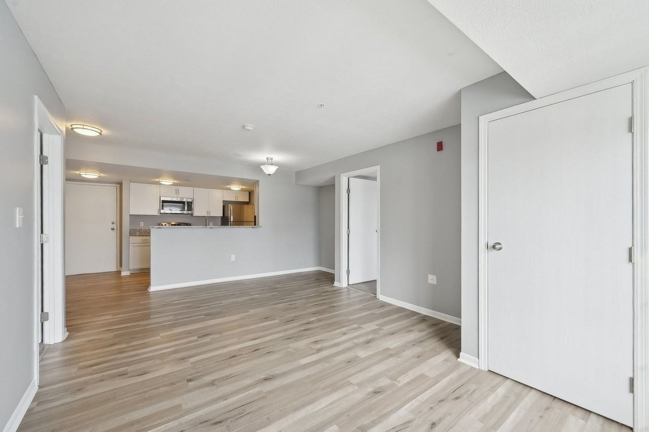 Somerset Place Apartments - Photo 5 of 50