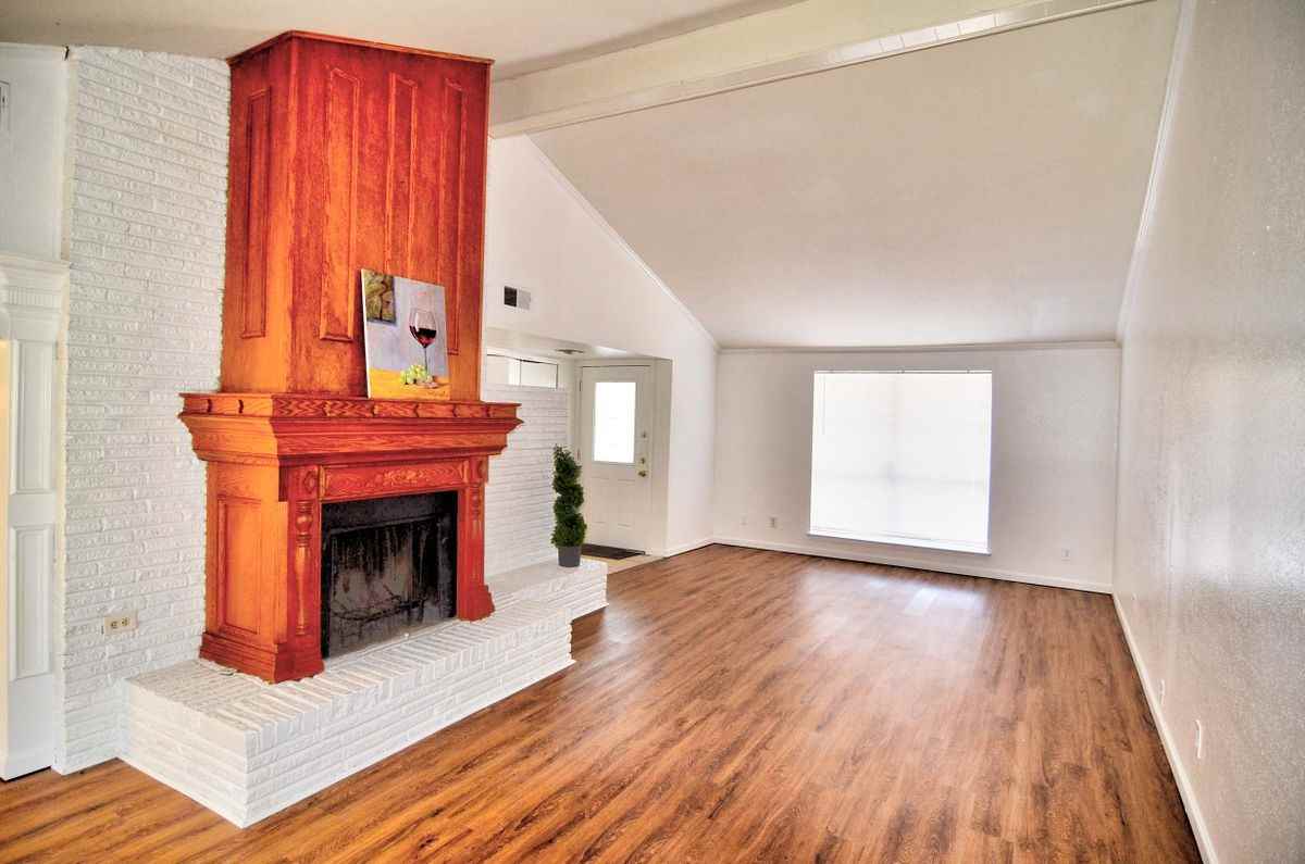 1412 W Shore Dr - Photo 2 of 9