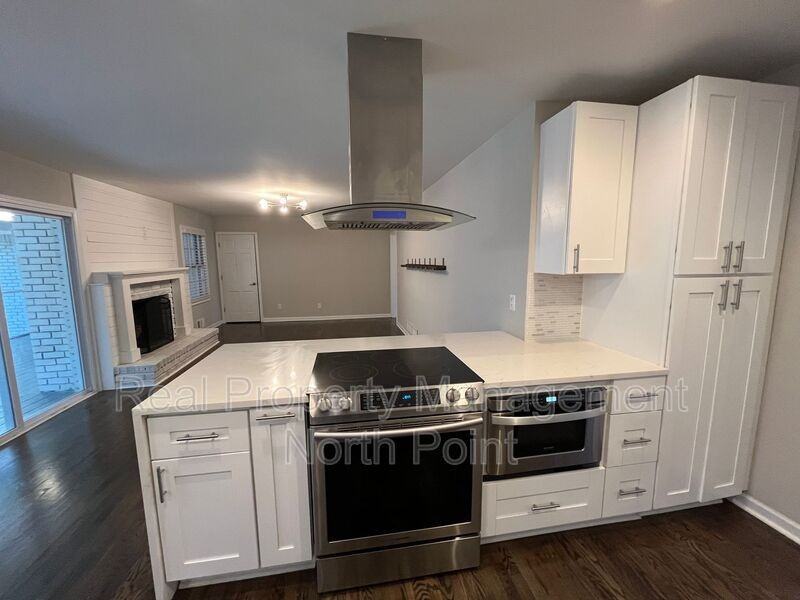 3434 Palace Ct - Photo 3 of 50