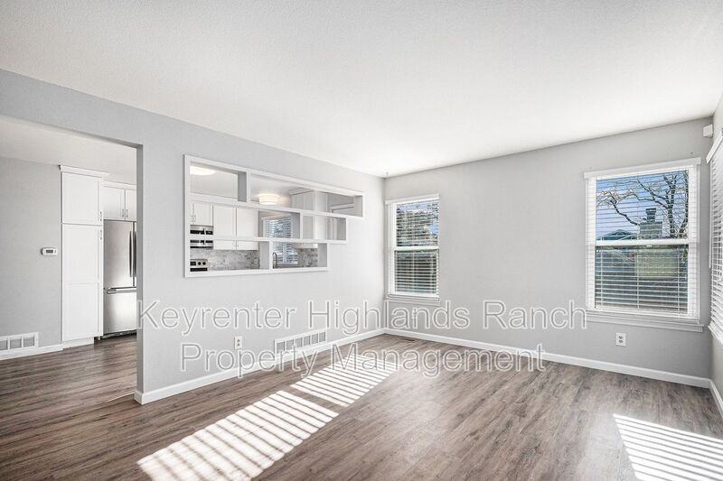 664 Walden Ct - Photo 4 of 14