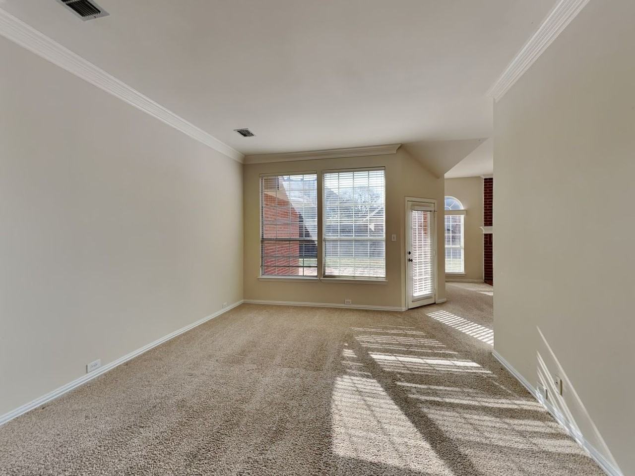 3605 Gaitland Cir - Photo 4 of 18