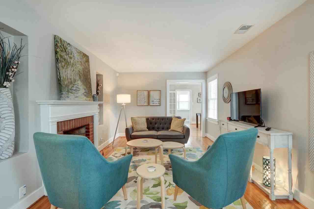 240 Columbus Dr - Photo 3 of 31