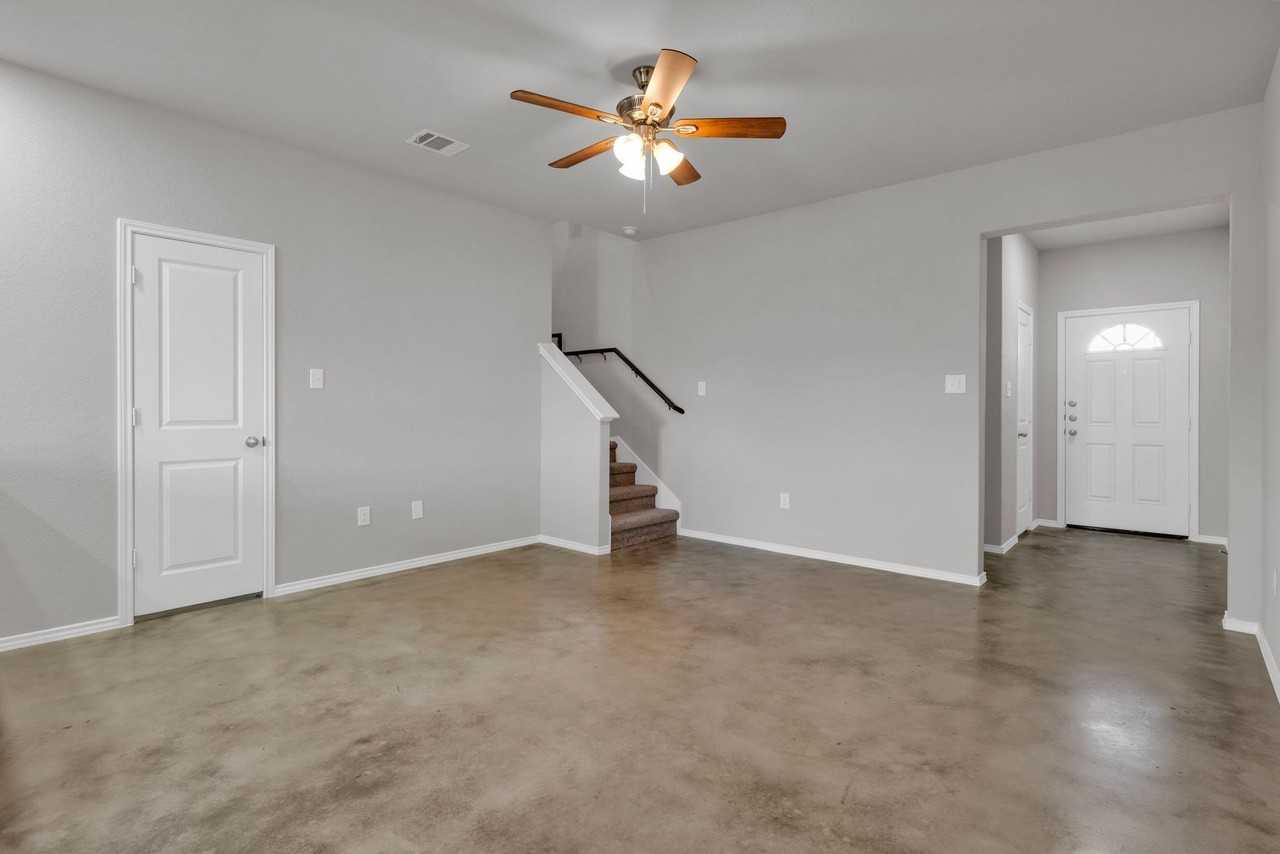 7239 Converse Ridge Bld 8 - Photo 3 of 6