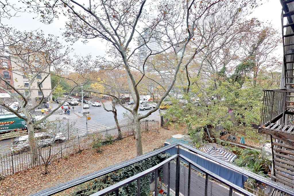 E 1st St #3R - Photo 6 of 6