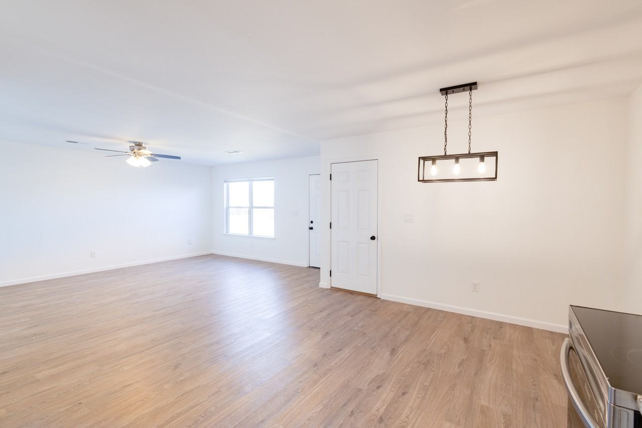 304 E Southern Trace Dr #304 - Photo 3 of 19