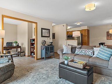 835 W Hill St #302 - Photo 2 of 20
