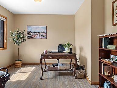 835 W Hill St #302 - Photo 3 of 20