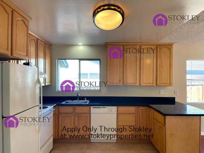 1840 Landana Dr - Photo 2 of 19