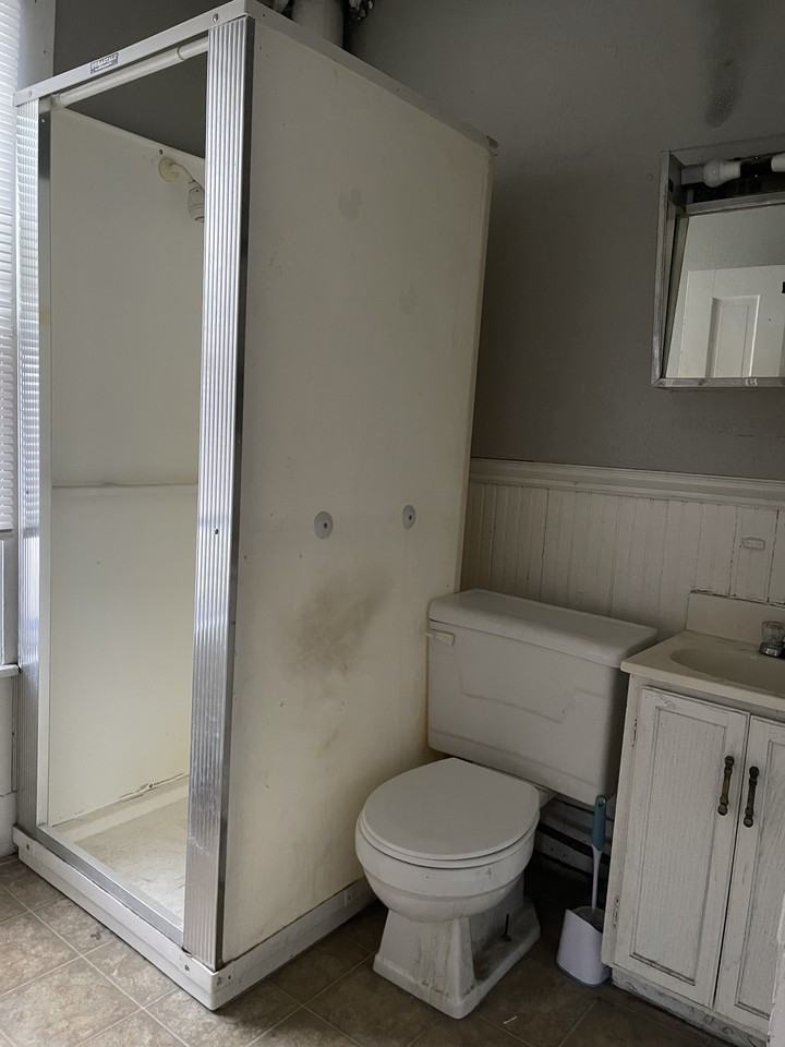 1553 8th Ave #B - Photo 3 of 12