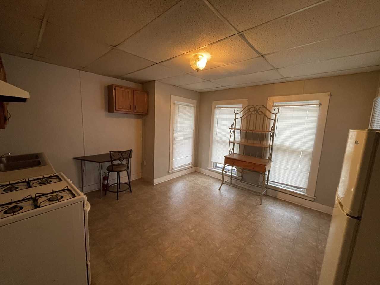 1553 8th Ave #B - Photo 5 of 12