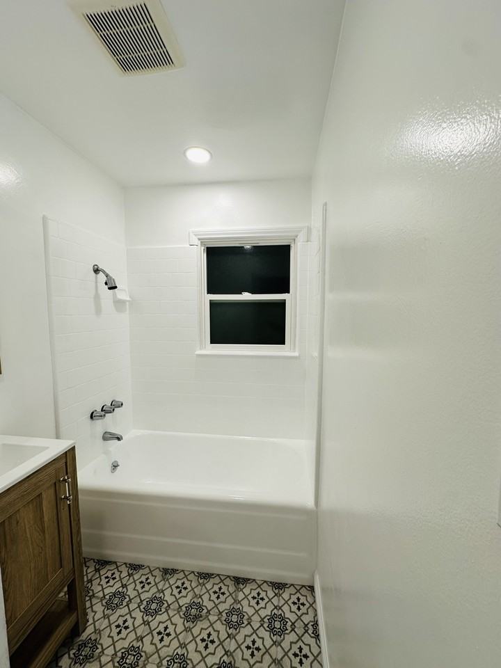 1537 Freeman Ave #NA - Photo 6 of 12