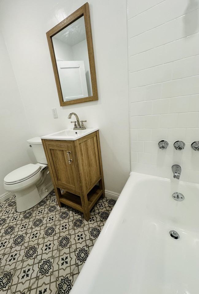 1537 Freeman Ave #NA - Photo 7 of 12