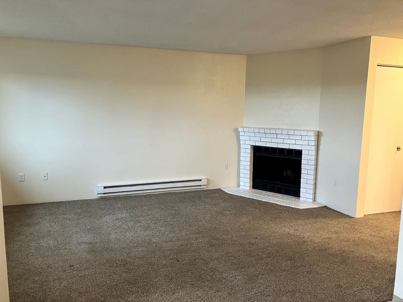 Bella Vista Apartments - Photo 2 of 44