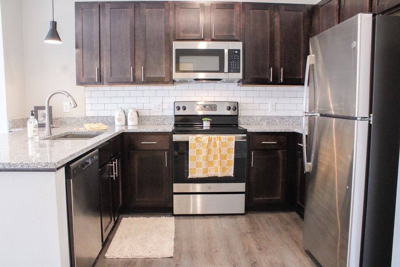 3251 Redhawk - Photo 3 of 17